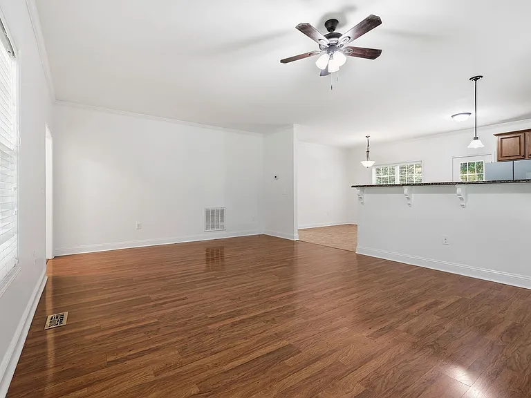 80 Valor Cir — Photo 5