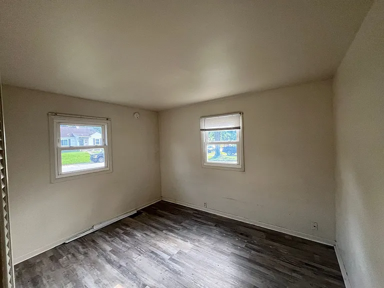 1422 Potomac Ave — Photo 9