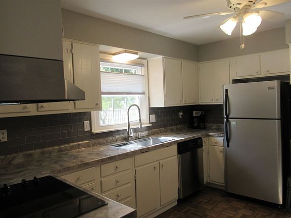 5th image of 301 N Aspen Ln