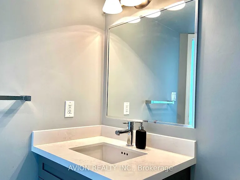 230 Queens Quay W #1526 — Photo 9