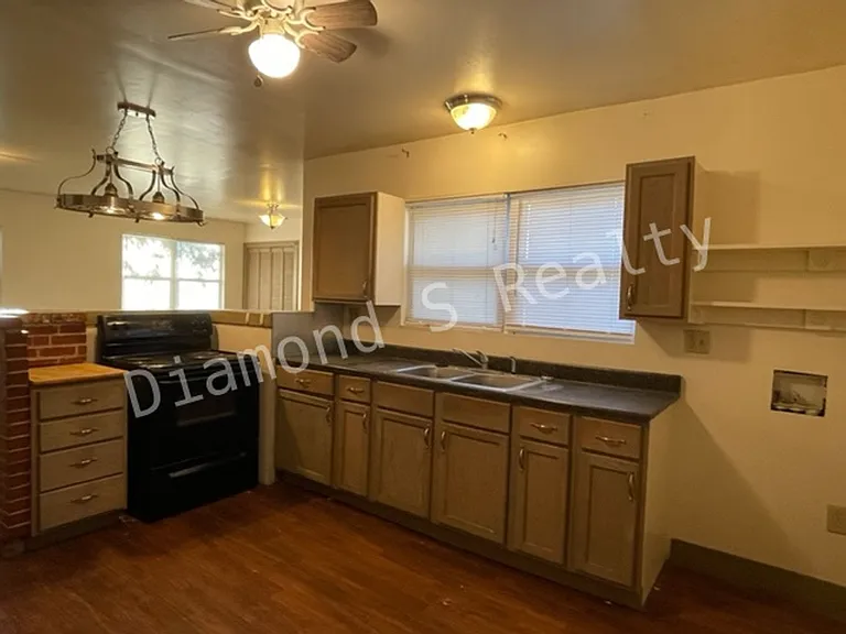 1301 N Fremont Ave — Photo 7