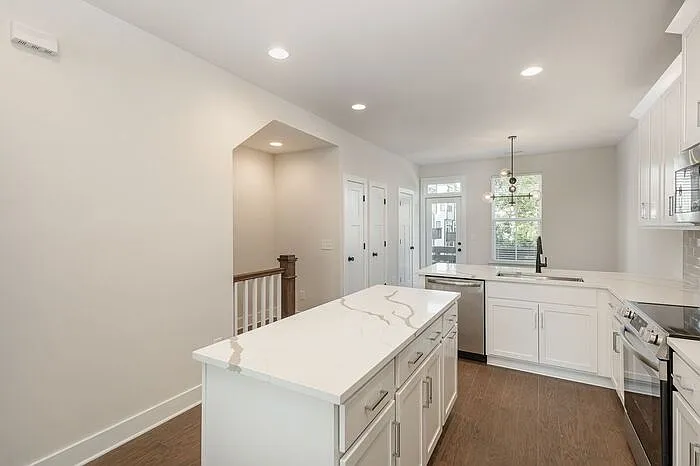 2319 Rozzelles Ferry Rd — Photo 9