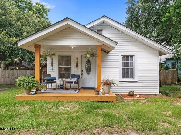 323 Easterbrook St, Bay Saint Louis, MS 39520