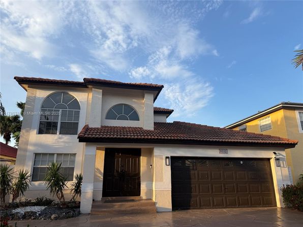 8332 NW 195th Ter
