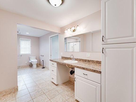 4th image of 57 Bither St