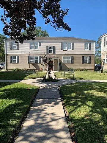 2 bed, 1.0 bath, 900 sqft, $1,425 — Photo 1