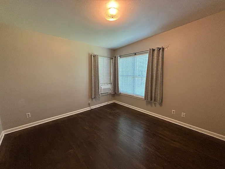 318 Sprucewood Ln — Photo 9