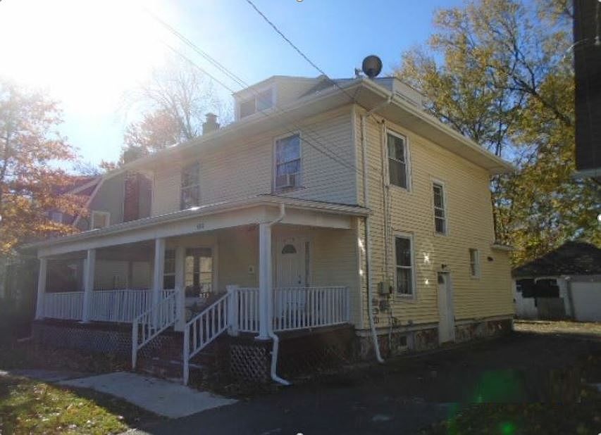 2nd image of 320 Poplar St