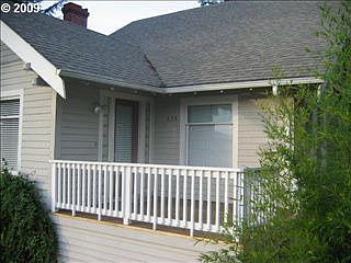 2nd image of 838 SE Blakeley Ave
