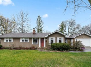 1717 Kensington Pl, Aurora, IL 60506