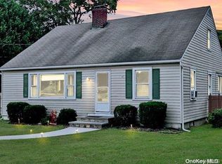 73 Midland Ave, Mastic, NY 11950