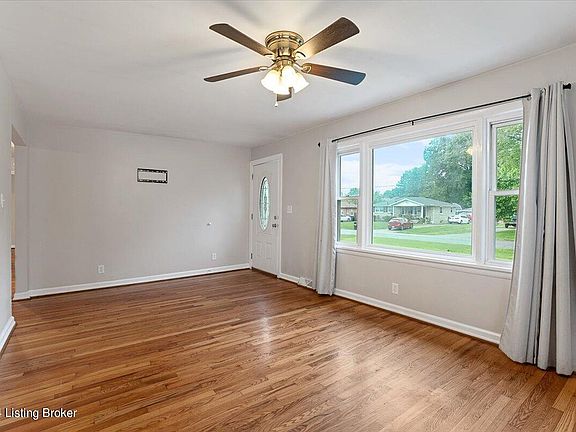 5th image of 7707 Poinsettia Dr