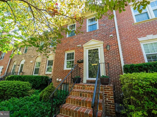 109 Great Falls St #10, Falls Church, VA 22046