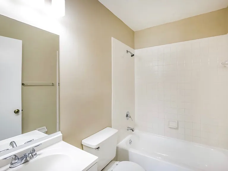 14232 SW 177th Ter — Photo 3
