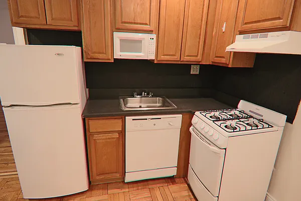 Rented by PMG Real Estate  | media 8