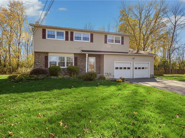 4238 Black Oak Cir, Liverpool, NY 13088