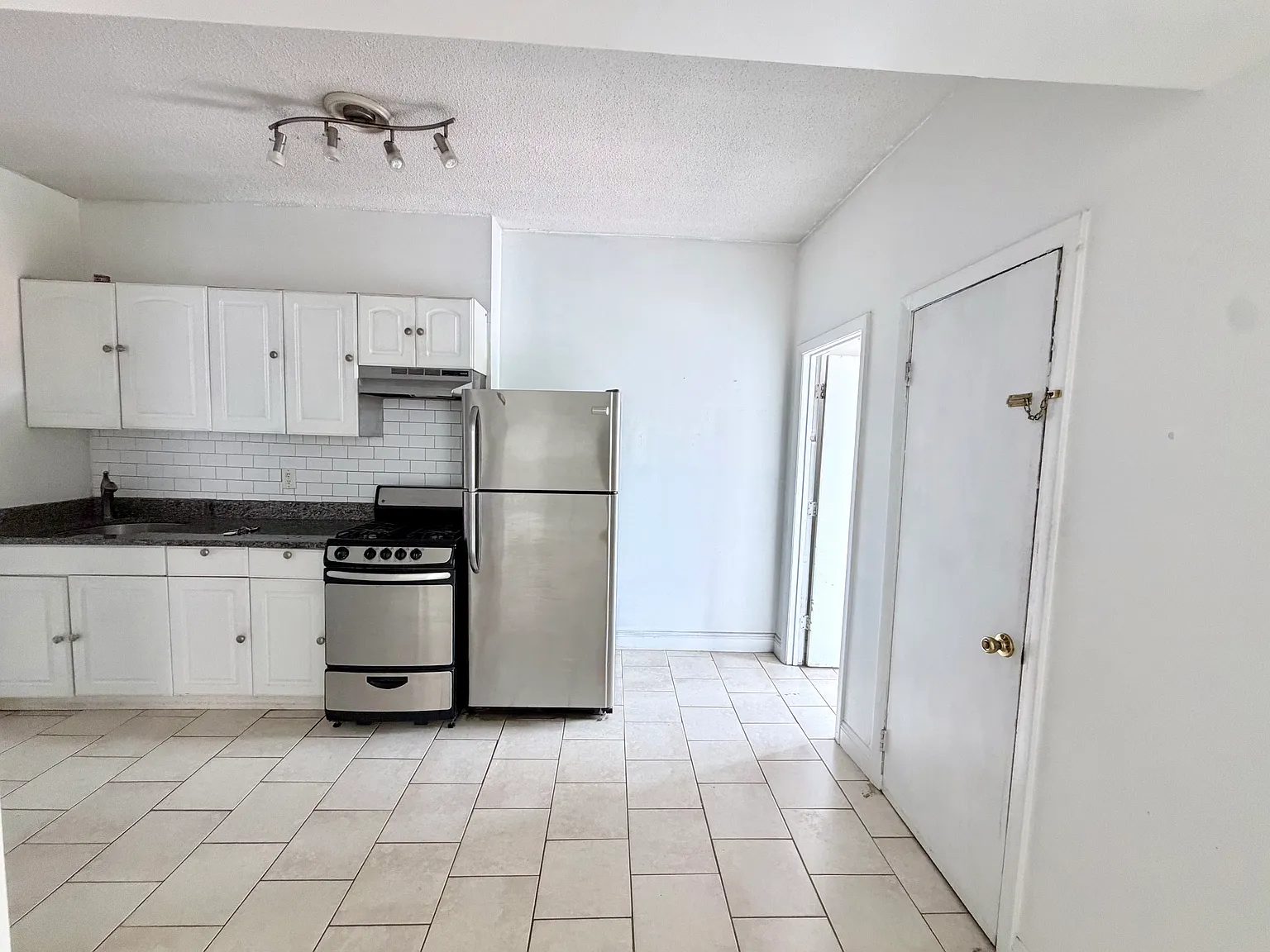 1 bed, 600 sqft, $2,150 — Photo 4