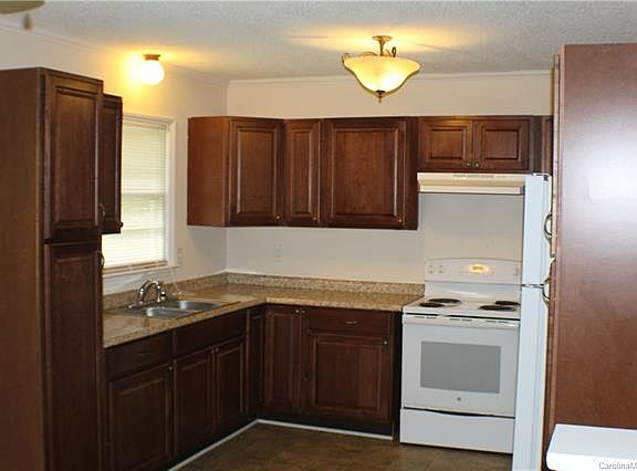 2nd image of 706 S 10th St