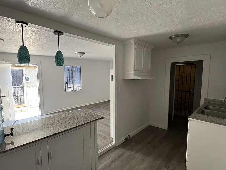 8806 Beach St #8806 — Photo 7