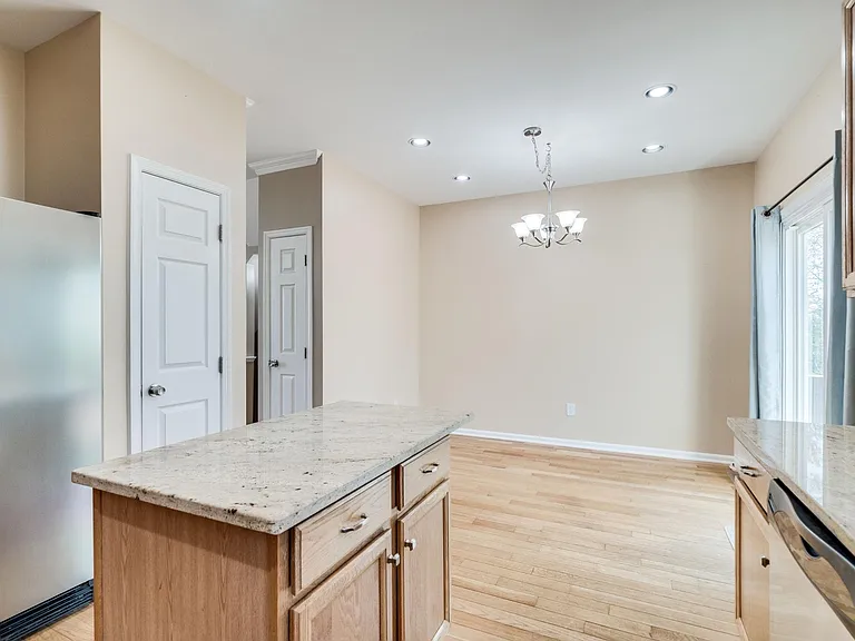 6412 Warren Point Ct — Photo 5
