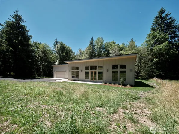 956 Paine Road, Castle Rock, WA 98611