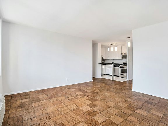 3rd image of 333 E 45th St APT 20E