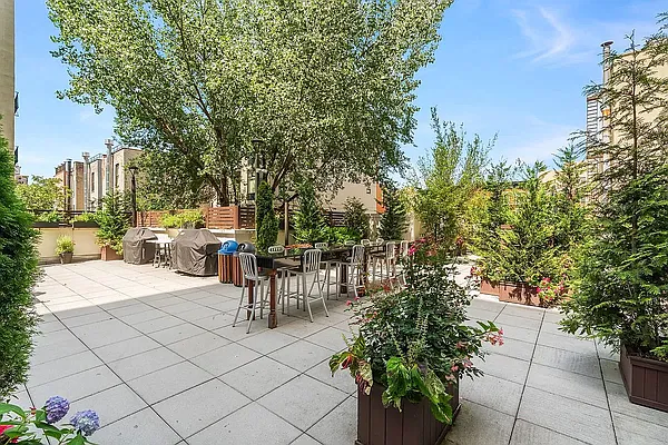 Rented by Compass | media 24