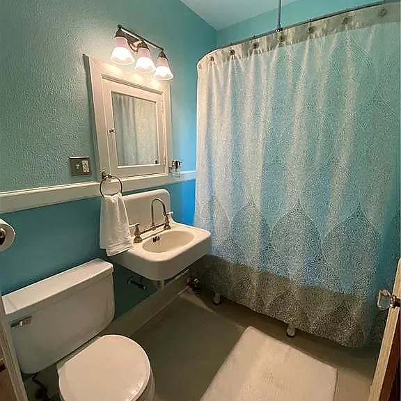 238 Greenwood Pl — Photo 10