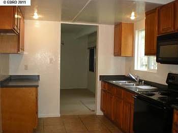 5th image of 5014 Creely Ave