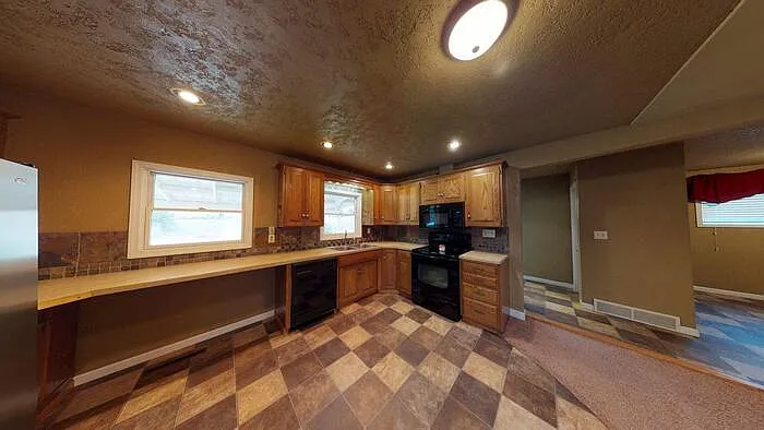 3 bed, 2.0 bath, $1,350 — Photo 2
