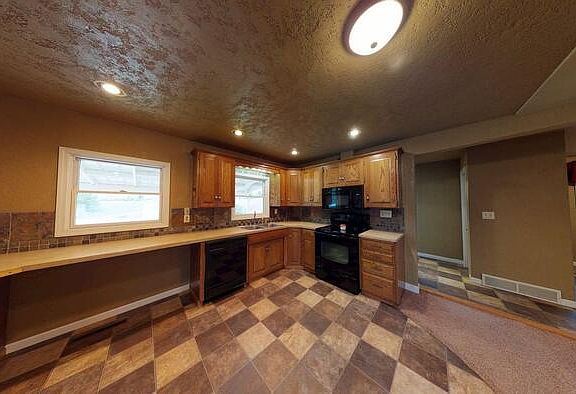 2nd image of 811 6th Ave NW