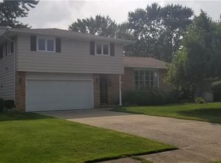 1158 N Skyline Dr, Seven Hills, OH