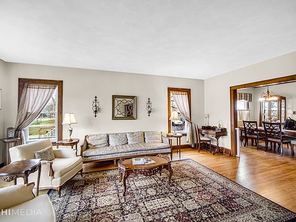 5th image of 444 S Villa Ave