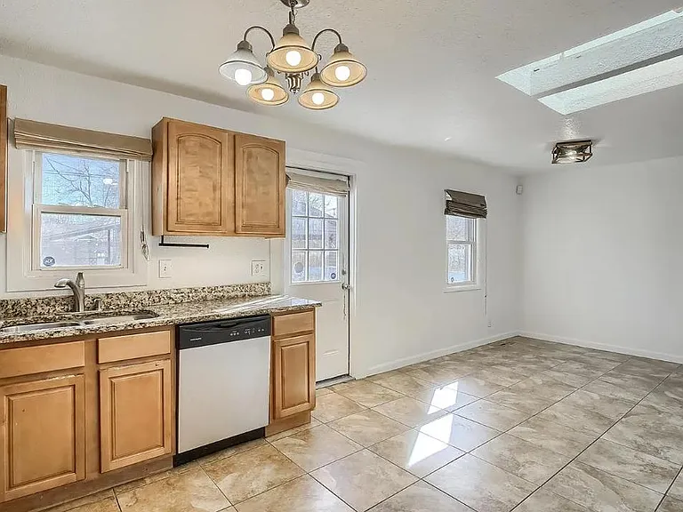 3828 W Kentucky Ave — Photo 5