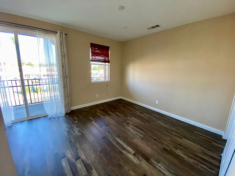 1029 N Citrus Ave — Photo 15