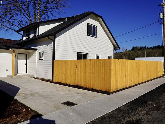 4th image of 102 NE Grace Ave