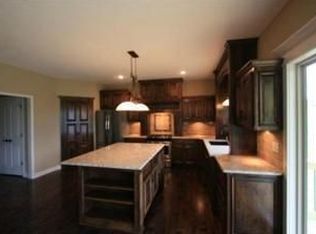 7629 N Amoret Ave, Kansas City, MO 64151