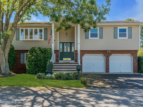 19 Spruce Street, Beachwood, NJ 08722