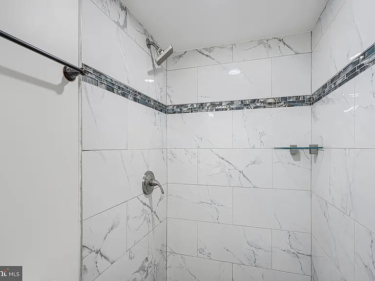 404 N Robinson St — Photo 25