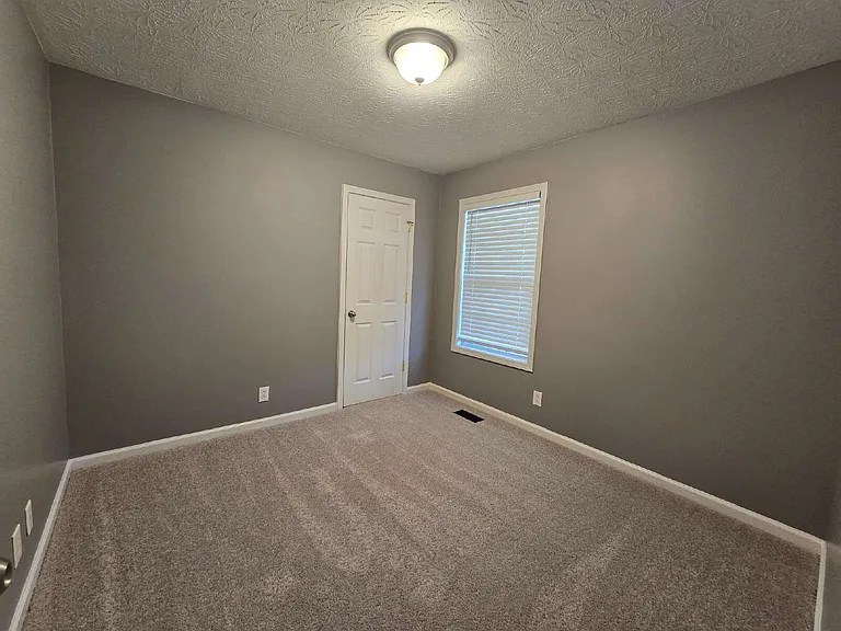 460 Caney Ln — Photo 16