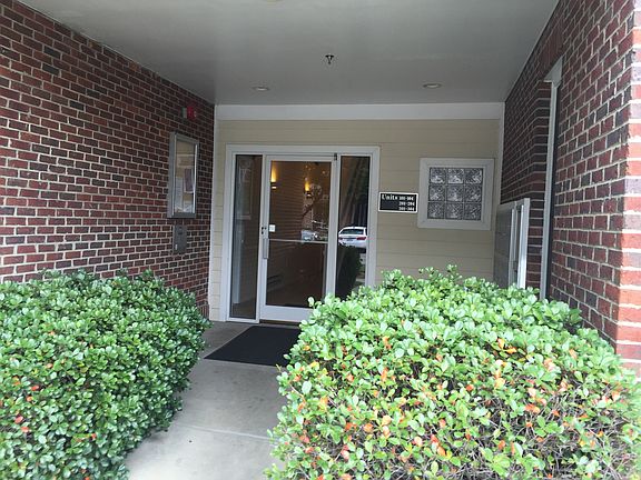 Secured-door lobby entrance, directly to unit - no wandering