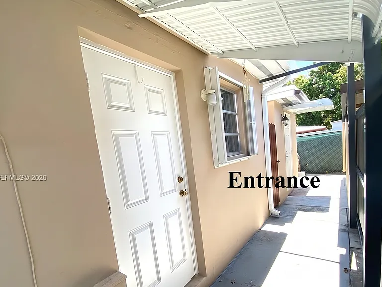 3302 SW 10th St #3 — Photo 3