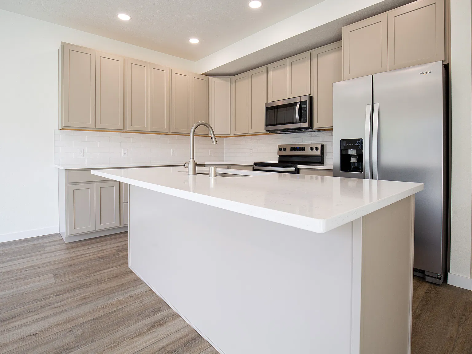 3 bed, 2.5 bath, 1448 sqft, $2,295 — Photo 2