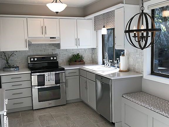 3rd image of 88 Laurelwood Cir W