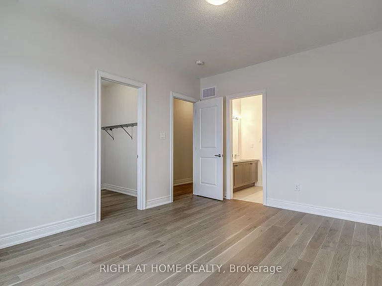 51 Lorrain Hand Cres — Photo 32