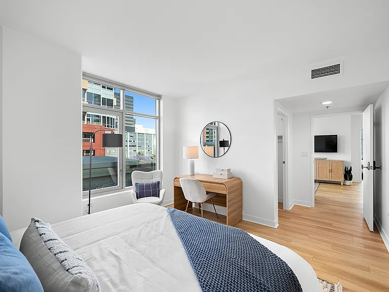 425 W Beech St #601 — Photo 28