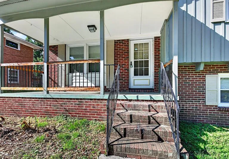 1821 W Meadowview Rd — Photo 34