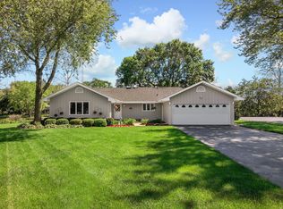 6 Hatherley Ct, Sugar Grove, IL 60554