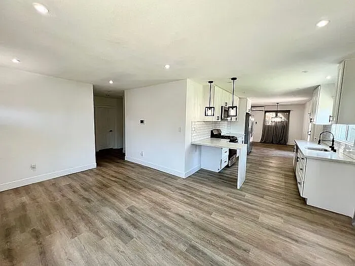 754 Euclid Ave — Photo 8