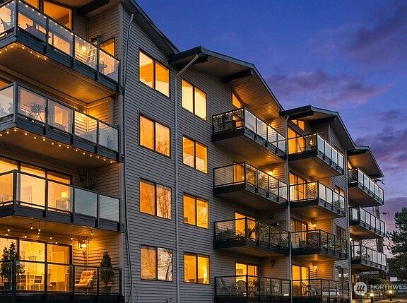 2nd image of 2562 Thorndyke Avenue W #303